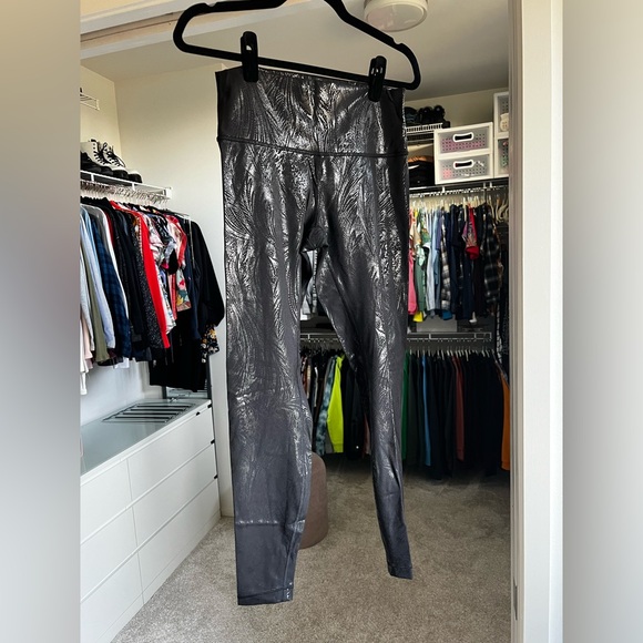 Lululemon Wunder Under High-Rise Tight - 28" inseam - size 8 - Picture 4 of 7